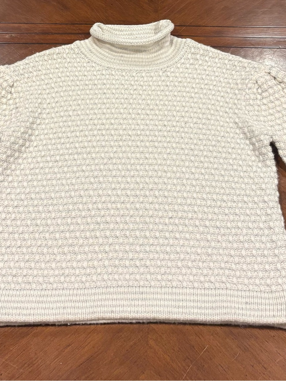 Kinross Cashmere Cream and Silver Threading Sweater Medium Holidays Coming